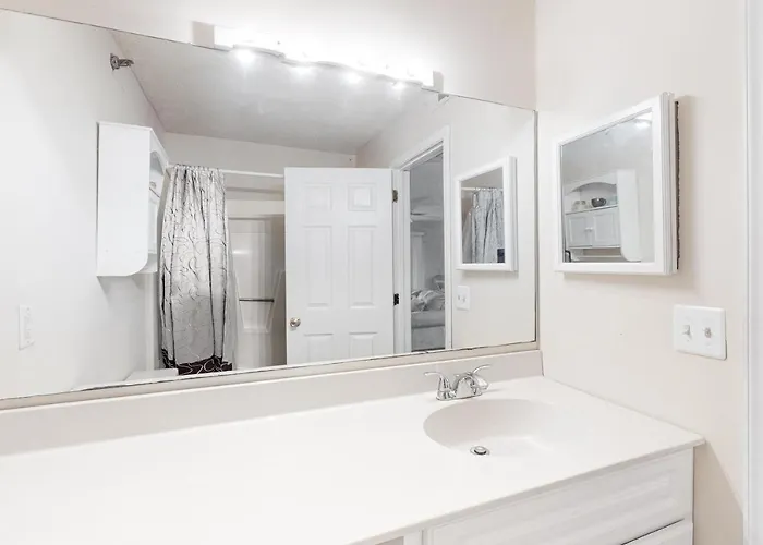 Sandalwood 203b Apartment *